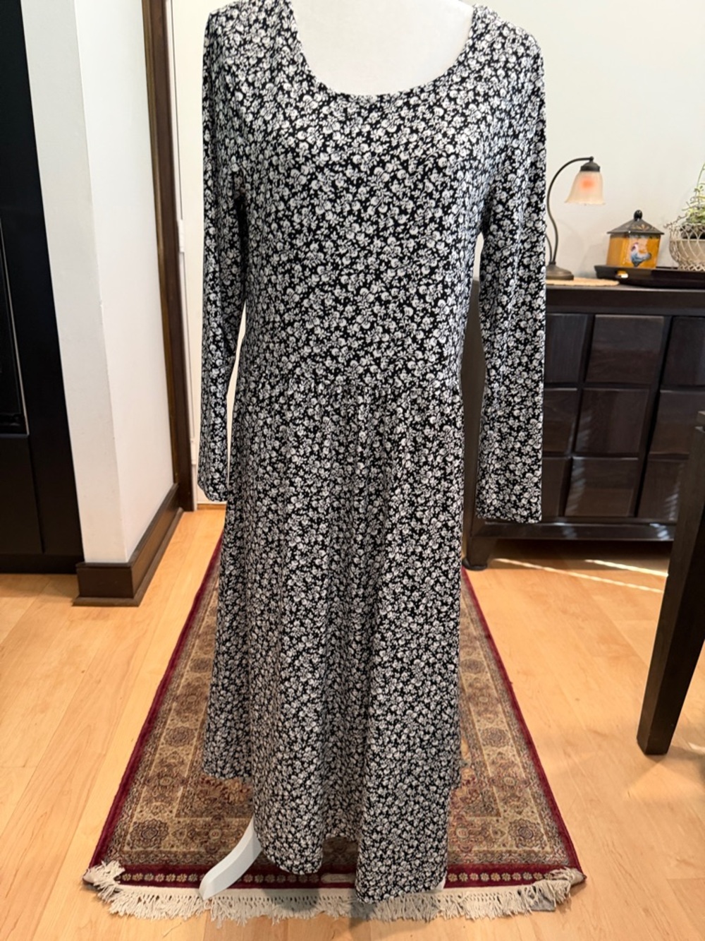 Old Navy Black and White Floral Long Sleeve Maxi Dress - Scoop Neck